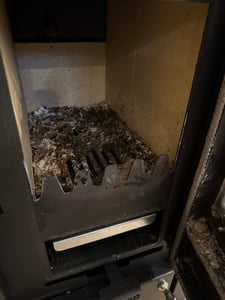 EEK A+ - Forno da cucina CS Plus in acciaio inossidabile, stufa a legna, camino, 7,7 kW - Pannelli laterali rossi - Versione sinistra Foto del cliente 2