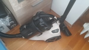 Bezvreckový cyklonový vysavač Mozano o výkonu 4000 W s turbokartáčem a HEPA filtrem Fotografie od zákazníka č. 3