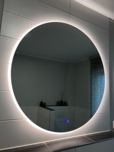 Badspiegel mit Beleuchtung 100×70cm Kalt/Neutral/Warmweiß dimmbar Memory Beschlagfrei eine Stunde automatische Abschaltung Wandschalter LED Spiegel Kunden-Foto 2