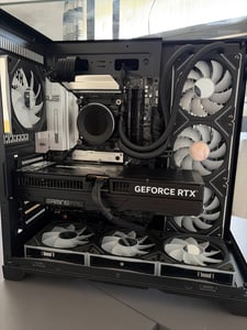 SYSTEMTREFF Gaming PC - Ryzen 7 8700G - Radeon 780M - 16GB DDR5 - 1TB NVMe - Windows 11 Pro - Desktop Kunden-Foto 1