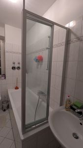 Schulte Duschabtrennung 129 x 140 cm, 3-teiliger Badewannenaufsatz mit Seitenwand für Badewanne faltbar, ESG Sicherheitsglas Klar, Profil Alpinweiß Kunden-Foto 1