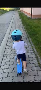 Dětská koloběžka, Tříkolová koloběžka, Bezpečná výškově nastavitelná dětská koloběžka s LED osvětlením, Koloběžky pro děti - FLASHRIDE Modrá Fotografie od zákazníka č. 2