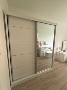 Schwebetürenschrank Kleiderschrank Bono 05, 160 cm, Weiß/Weiß mit Spiegel Kunden-Foto 2