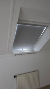 Kompatibles Dachfensterrollo für Velux S08 Thermo verdunklend schwarz Kunden-Foto 2
