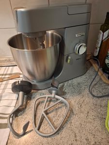 Kenwood Chef XL Küchenmaschine Silber KVL4100S – 6,7 L Schüssel, 1200W, planetarisches Rührsystem, 3-tlg. Patisserie-Set Kunden-Foto 1