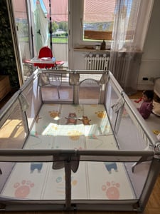 Laufstall Baby 120x120cm, Laufgitter Baby mit Matratze, Playpen 600D Oxford Atmungsaktivem Netz, 50 Bällen, Tragetasche, für Wohnung & Kleine Räume Kunden-Foto 1