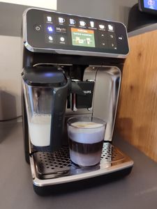 Philips 5400 Series EP5447/90 macchina da caffè completamente automatica, macchina per espresso, 1,8 litri, caffè in grani, macinino incorporato, 1500 W, nero, cromo Foto del cliente 2