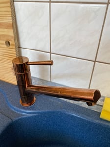 SCHÜTTE Küchenarmatur ORAZI, schwenkbarer Wasserhahn Küche für Wandmontage, Mischbatterie Küche, Chrom Kunden-Foto 2