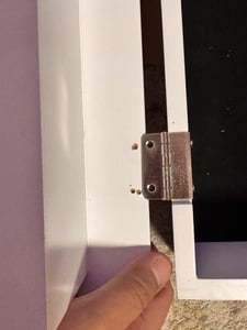 COSTWAY Armadio portagioie a LED da 120 cm, organizzatore di gioielli a parete con specchio a figura intera senza cornice, specchio per il trucco incorporato e ripiano pieghevole, 4 ripiani e serratura con chiavi, bianco Foto del cliente 2