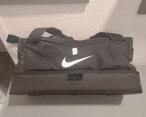 Nike Academy Team Fußball-Hartschalentasche 59 l Schwarz/Weiß Schwarz/Weiß Kunden-Foto 1