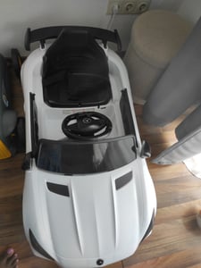 Audi RS e-tron GT  Kinderauto Kinder Elektroauto 12V mit Musik，breitem Sitz, verstellbarem Sicherheitsgurt Schwarz Kunden-Foto 5