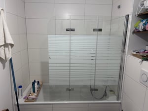 IMPTS 120x140cm Duschwand für Badewanne 2 TLG. Duschtrennwand mit Milchglas Streifen Badewannenaufsatz 6mm ESG glas teilsatiniert Badwannenfaltwand Kunden-Foto 1