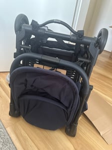 Maxi-Cosi Laika kompakter Kombi-Kinderwagen ideal für unterwegs Leicht, kompakt und flexibel, Nomad Black, Schwarz Kunden-Foto 1