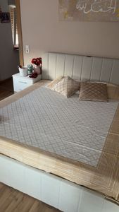 Flieks čalouněná postel 160x200cm s funkcí nabíjení (USB, Type-C), manželská postel s úložným prostorem a 4 zásuvkami, funkční postel pro mládež, povlečení, béžová barva Fotografie od zákazníka č. 1