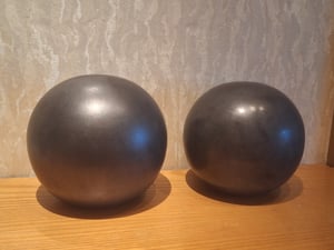 Sfera da giardino, sfera a forma di rosa, Vetroceramica, 16 cm, smaltata antracite Foto del cliente 1