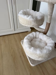 COSTWAY 132cm Kratzbaum, Katzenkratzbaum mit 4 abnehmbaren Plattformen, 2 Hängespielzeugen mit Glöckchen & Jute-Kratzstämmen, Kletterbaum, Spielturm Kunden-Foto 3