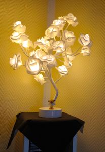 LED Weiß Rosenbaum Lampe Künstlich Bonsai Rose Baum Licht Dekoleuchte USB Batteriebetrieben Valentinstag Innen Deko Kunden-Foto 2