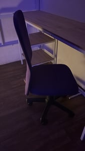TRESKO® bureaustoel kantoorstoel draaistoel, met kunststof wielen, traploos in hoogte verstelbaar, gevoerde zitting, ergonomische vormgeving, SGS-geteste veer (zwart) Klantenfoto 1