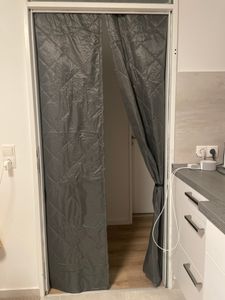 Türvorhang Kälteschutz Winter, Thermovorhang Magnetisch Wärmeschutz & Winddicht – Isolier Vorhang für Wohnzimmer & Balkon, selbstklebend 100x 220 cm Kunden-Foto 1