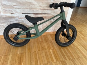 Kinderkraft ETER Laufrad für Kinder,  ultraleichtes Balance-Bike bis 35 kg, Schwarz Kunden-Foto 1