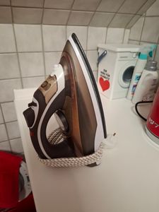 Adler AD 5030, Naparovacia žehlička, Keramická žehliaca plocha, Hnedá, Šedá, Biela, 20 g/min, 0,31 L, Vstavaný Fotografia od zákazníka č. 1