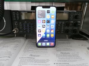 Apple iPhone 16e , 15,5 cm (6.1"), 2532 x 1170 px, 128 GB, 48 MP, iOS 18, Čierna Fotografia od zákazníka č. 1