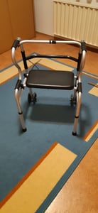 TolleTour Alu Rollator klappbar, Gehhilfe Laufhilfe Höhenverstellbar, mit Sitz, 4-Räder, bis 180kg belastbar, Leichtgewicht Kunden-Foto 1