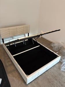 Łóżko tapicerowane Flieks ze schowkiem, łóżko dwuosobowe 140x200 cm, łóżko na sprężynach skrzyniowych ze stelażem listwowym, łóżko do przechowywania, funkcjonalne łóżko aksamitne, szare Zdjęcie produktu od klienta nr 3