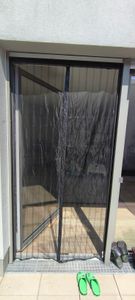 Sekey 70x200cm Magnet Fliegengitter Tür Vorhang für Holz, Eisen, Aluminium Türen und Balkon. Einfache Installation Schwarz Kunden-Foto 6