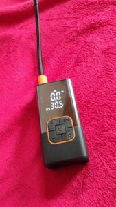 Kabelloser Elektrische Luftpumpe,Tragbarer 150PSI Luftpumpe mit 4000-mAh-Akku,elektrischer Luftkompressor,Digitaler LCD-Display,Kompressor,Mit LED Kunden-Foto 1