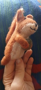 Handgemachte Fingerpuppe aus Filz - Eichhörnchen, Orange, Wolle, 9*4*3 cm, Deko aus Filz Kunden-Foto 1