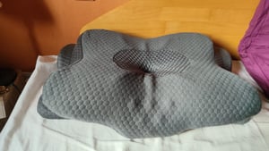 Orthopädisches Nackenstützkissen bei Nackenschmerzen aus hochwertigem Memory Foam - Ergonomisches Nackenkissen - Kopfkissen für Seiten-, Rücken- & Bau Kunden-Foto 1