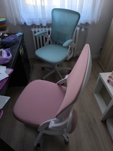 Bürostuhl – Ergonomischer Sitz – Sessel mit 90° klappbarer Armlehne – Lordosenstütze – höhenverstellbar - Grün Kunden-Foto 3