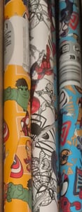 Marvel Superhelden Geschenkpapier – 3 Rollen – Geschenkpapier-Set für Kinder – Avengers & Spiderman – 70 x 200 cm pro Rolle Kunden-Foto 1