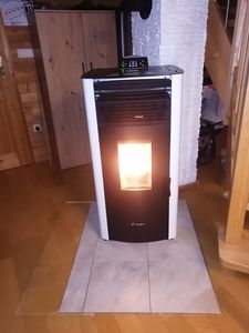 Pelletofen Anita 15 kW Bordeaux Sannover Kunden-Foto 4
