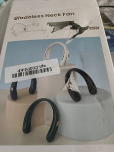 Elektryczny wentylator na szyję z możliwością ładowania, 4 tryby turbo, 3 prędkości, wyświetlacz LED, do domu, biura i podróży Zdjęcie produktu od klienta nr 1