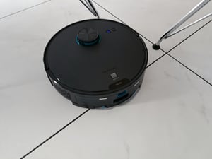 Robot aspirapolvere a secco TU20UL 8000 Pa di potenza di aspirazione, robot aspirapolvere con stazione di aspirazione 4L, 200min, rilevamento laser degli ostacoli supportato da AI Foto del cliente 1