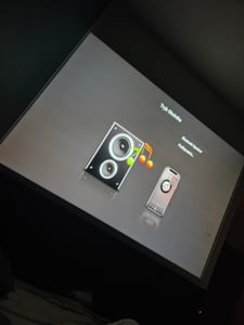 HDeye Mini-Projektor V1 für gleichzeitige, 1080P Anzeige, elektronischer fokus, eingebauter 10400 mAh Akku, Bluetooth 5.0, Weiß Kunden-Foto 1
