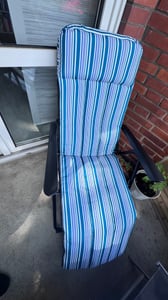 TRANSFORMATEUR COSTWAY : Transat pliable, chaise longue avec coussin, dossier réglable, transat de jardin résistant aux intempéries, transat pliable pour se détendre, supportant jusqu'à 150 kg Photo du client 1