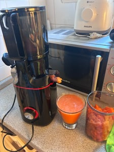 AMZCHEF Entsafter 160W, Großer 108 mm Einfüllschacht, Entsafter für Gemüse und Obst, Leicht zu Reinigen, Schwarz Kunden-Foto 1