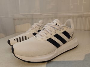 Adidas Originals Swift Run Rf Footwear White / Core Black / Footwear White EU 39 1/3 Kunden-Foto 1