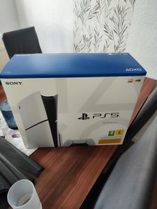 Sony Interactive Entertainment PlayStation 5 Konsole + zwei DualSense Wireless Controller Bundle, PlayStation 5, Schwarz, Weiß, 16000 MB, GDDR6, AMD, AMD Ryzen Zen 2 Kunden-Foto 1