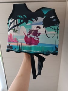 Bluemarina Kinder Schwimmhilfe | UV-Schutz - Schrittgurt - Neopren Weste - Auftrieb EPE-Schaum - Doppelnaht - Für Jungen und Mädchen (Captain M) Kunden-Foto 2
