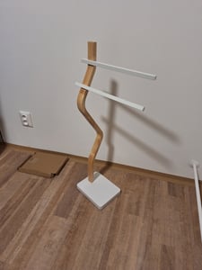 Portasciugamani Relaxdays, L x P x A: 75 x 38,5 x 18 cm, metallo, bambù, 3 aste, portasciugamani da appoggio, bagno, nero/naturale Foto del cliente 1