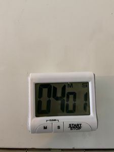 Digitaler Kuechentimer mit starkem Magnetrueckstand Aufhaengeloch Lauter Alarm Grosses LCD-Display Kochtimer Uhr fuer Zeitmanagement Training Backen Eieruhr Kunden-Foto 2