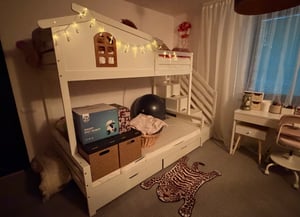 Merax stapelbed 90x200 cm met twee lades op wielen, kinderbed met raam en een leerschoolkast, tienerbed met lattenbodem van grenenhout, wit en naturel Klantenfoto 1