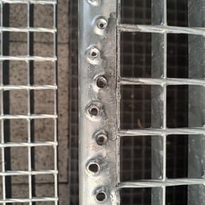 Stahltreppe 4 Stufen-Breite 80cm Variable-Höhe 55-85cm mit einseit. Geländer Kunden-Foto 1