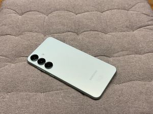 Gutes Handy, Farbe nicht ganz wie im Bild
