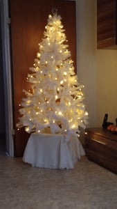 COSTWAY 240cm albero di Natale artificiale con 1138 punte, aghi in PVC e supporto in metallo, albero di Natale ideale per casa, ufficio e negozi, bianco Foto del cliente 14
