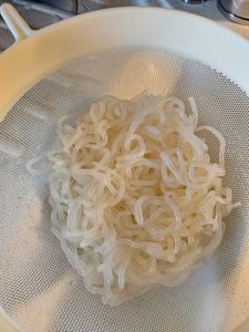 Shirataki Udon Style Nudeln 270g - Miyata Kunden-Foto 1